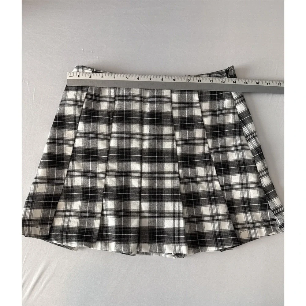 Forever 21 Black White Plaid Pleated Mini Skirt M Schoolgirl Academia Preppy - Picture 7 of 10